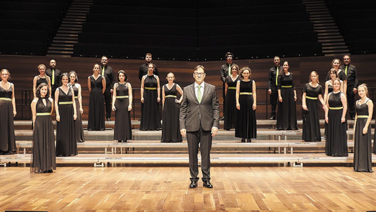 El Coro Ángel Barja dirigido por Aitor Olivares actuará esta tarde en el Auditorio de León. | L.N.C.