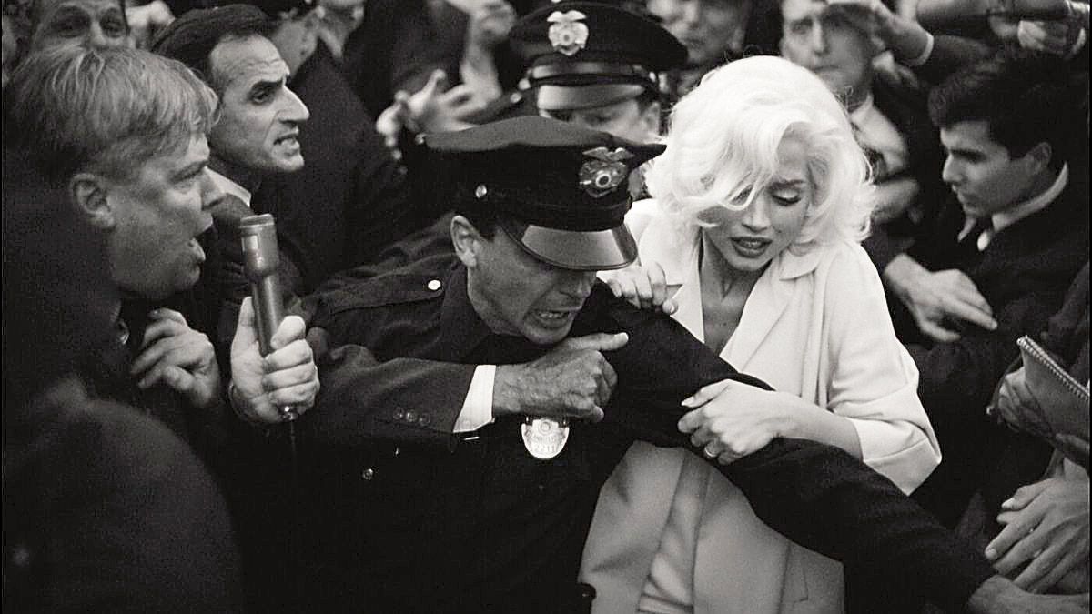 Una imagen de ‘Blonde’, con Ana de Armas personificando a Marilyn Monroe. | NETFLIX