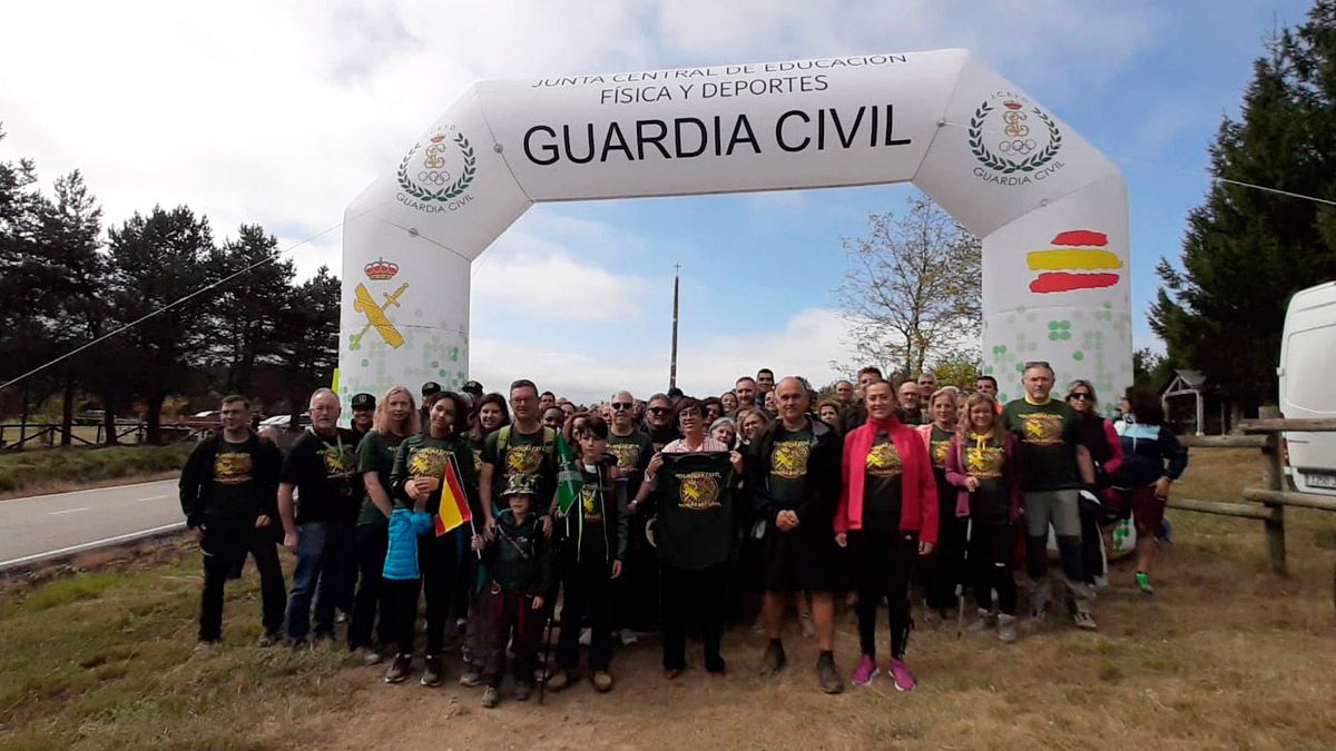 La Guardia Civil realizó este sábado una etapa del Camino de Santiago con fines sociales. | ICAL
