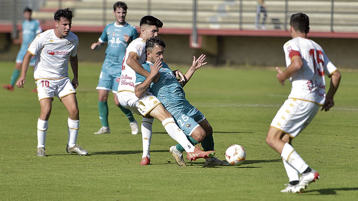 Un instante del partido entre Júpiter y Astorga. | SAÚL ARÉN