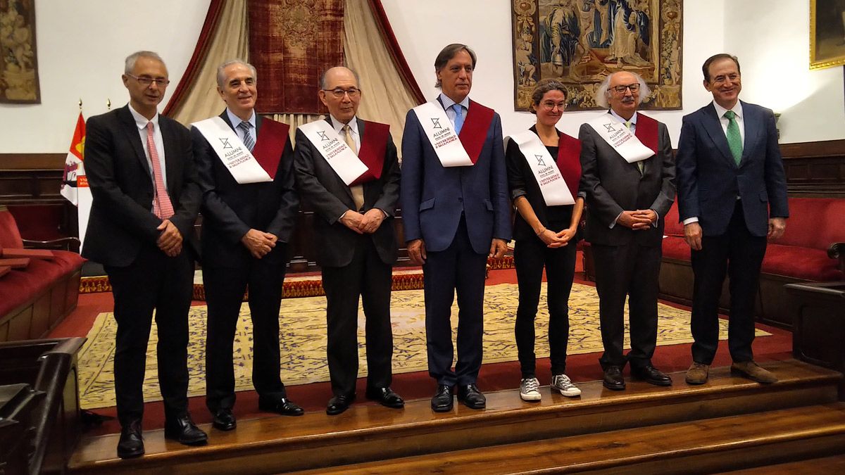 Un instante del homenaje realizado este pasado sábado en Salamanca a Antonio Colinas. | L.N.C.