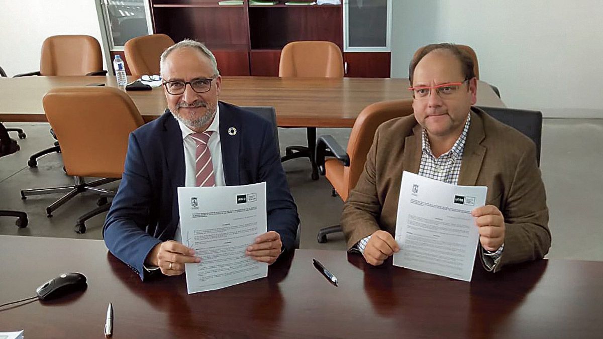 Ramón y Carrera firmaron recientemente el convenio de la Uned. | L.N.C.