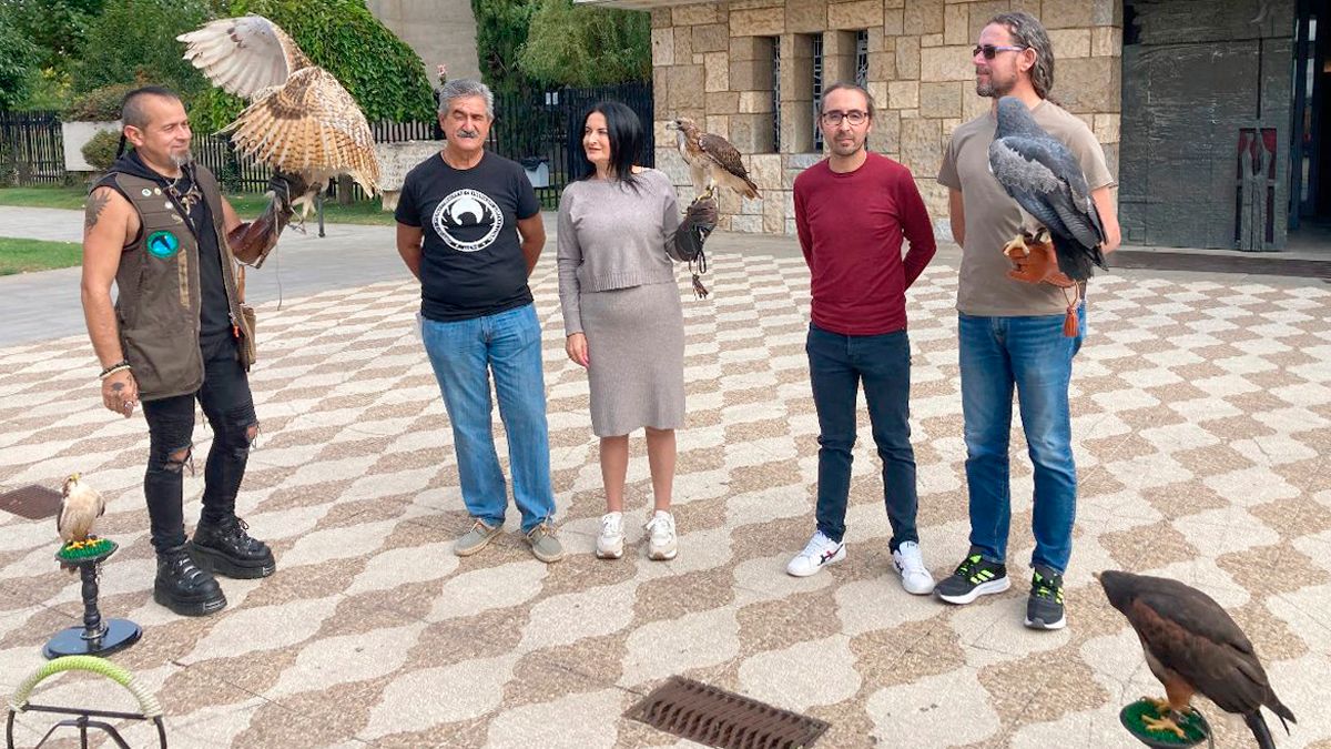 Las jornadas se presentaron en la plaza de la Basílica de La Virgen del Camino. | L.N.C.