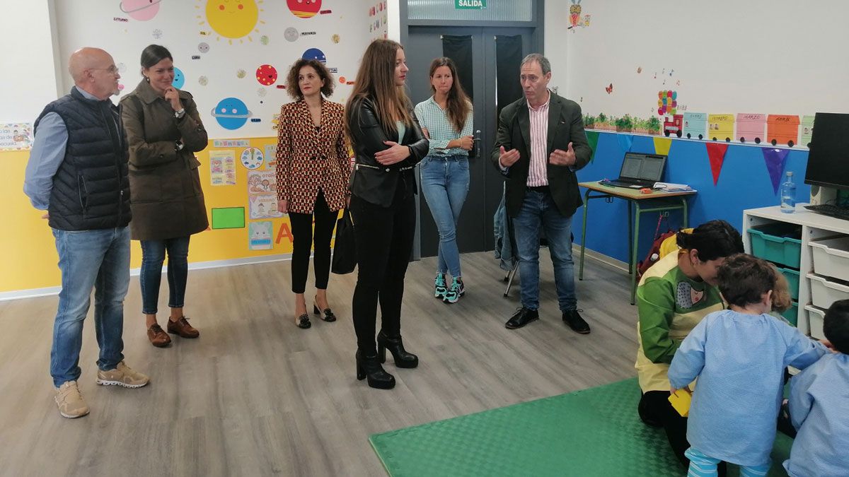 Ester Muñoz en su visita al colegio Campo de la Cruz.