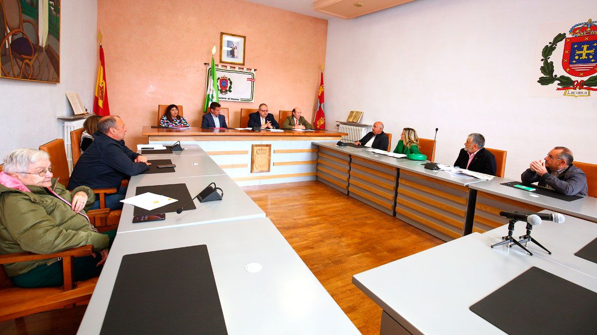 Reunión del consejero con la plataforma en Laciana para hablar también del área de salud berciana. | ICAL Reunión del consejero con la plataforma en Laciana para hablar también del área de salud berciana. | ICAL