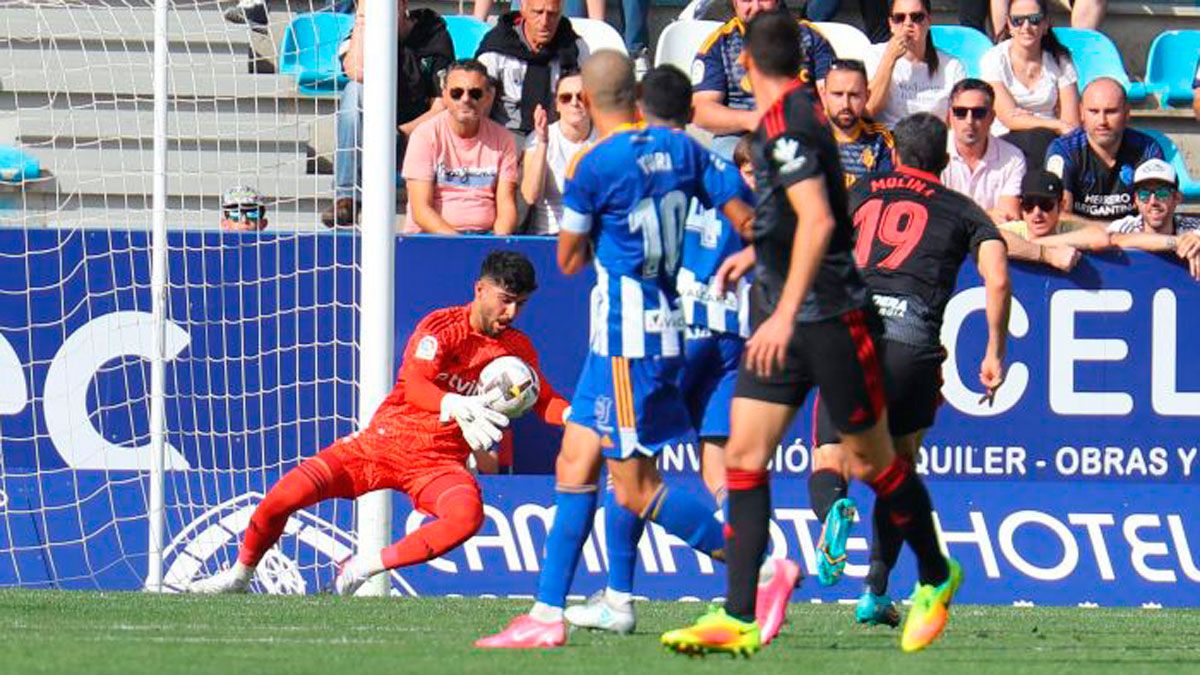 Amir detiene un tiro frente al Granada. | LALIGA