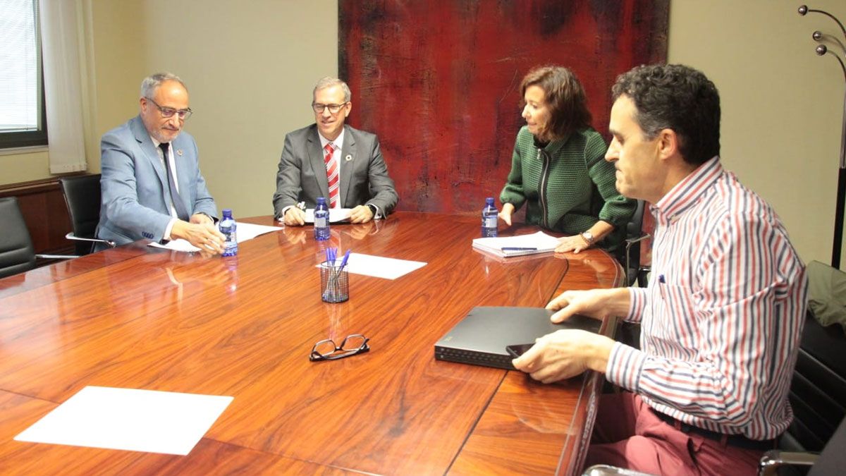 Reunión del regidor con el consejero en Valladolid.