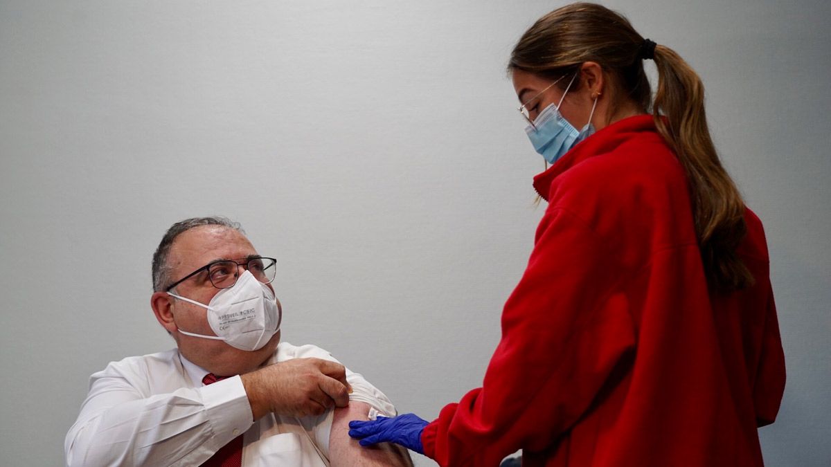 consejero-sanidad-gripe-17102022.jpg