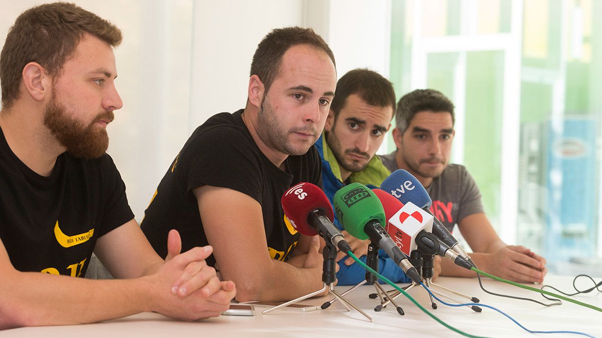 Presentación de la 'Marcha Negra' que realizaran los bomberos forestales de Castilla y León hasta Madrid. | ICAL