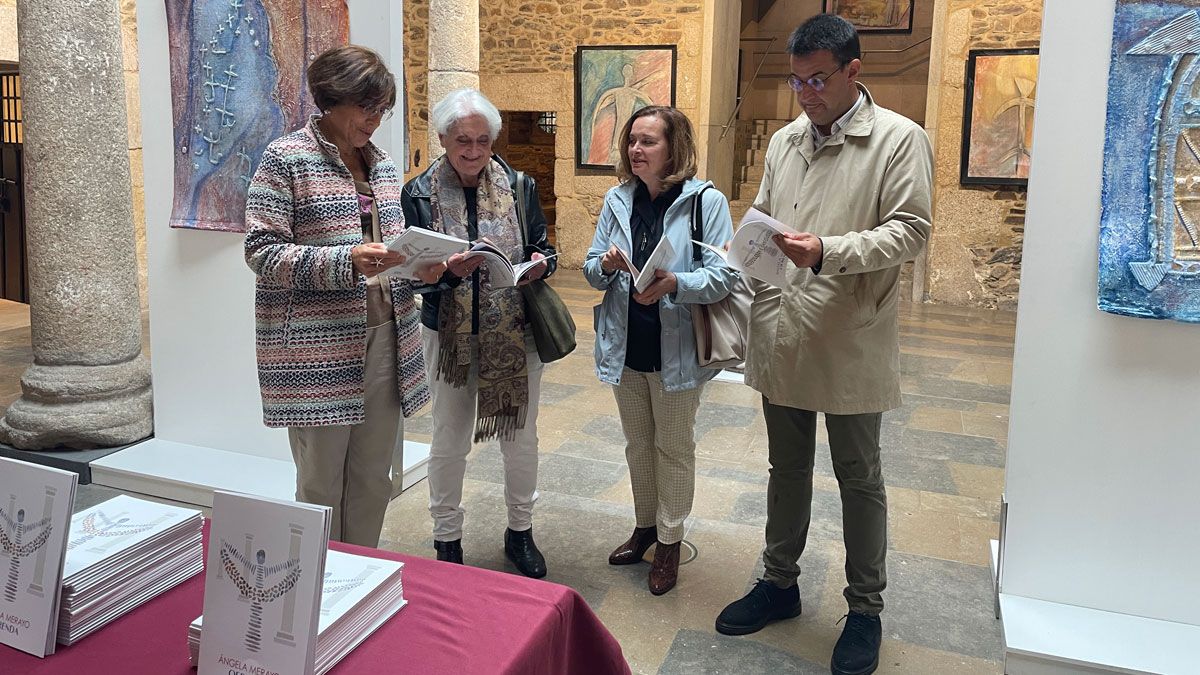 Presentación del libro 'Ofrenda', de Ángela Merayo, en el Museo del Bierzo. | Javier Fernández