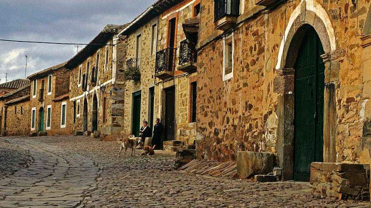 Castrillo de los Polvazares es uno de los pueblos más reconocidos de la provincia. | turismocastillayleon.com