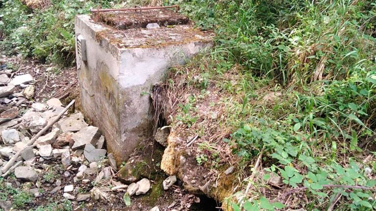 La situación de la captación de agua en Ozuela es peligrosa.