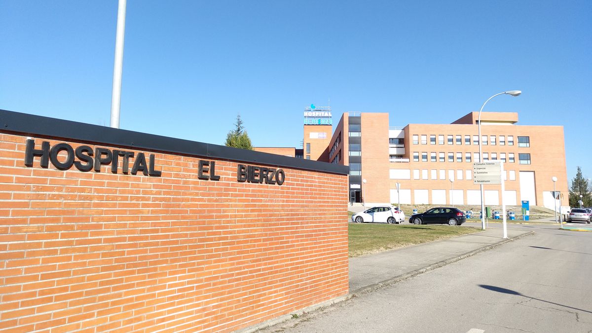 La vacunación se realizará en la carpa colocada en el Hospital El Bierzo.