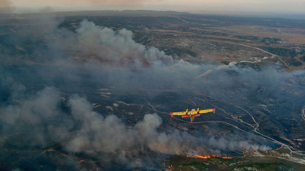 Imagen de archivo de una avioneta de extinción de incendios. | EP