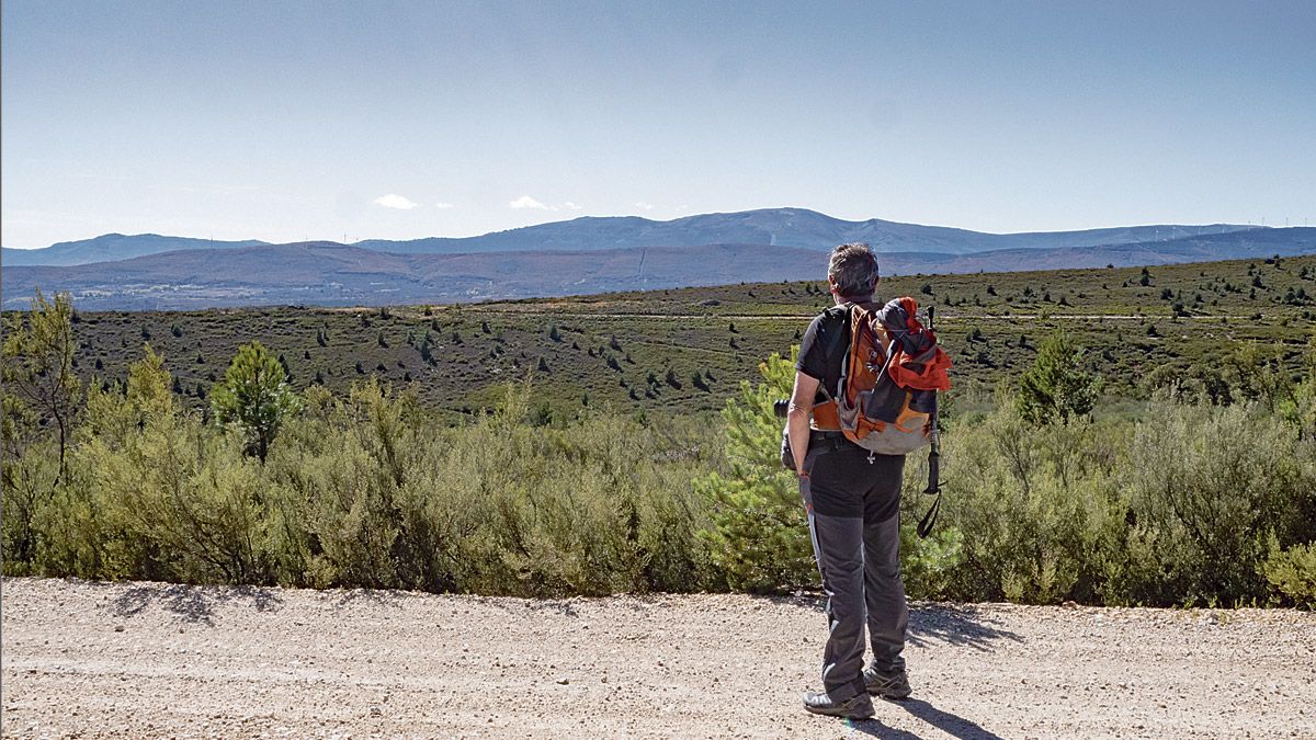 Contemplando el Teleno. | VICENTE GARCÍA