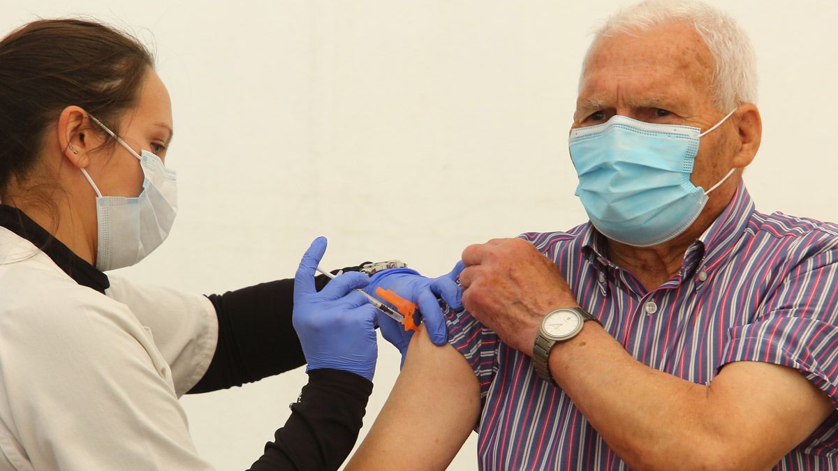 Doble vacunación de covid y gripe este viernes en Ponferrada. | ICAL