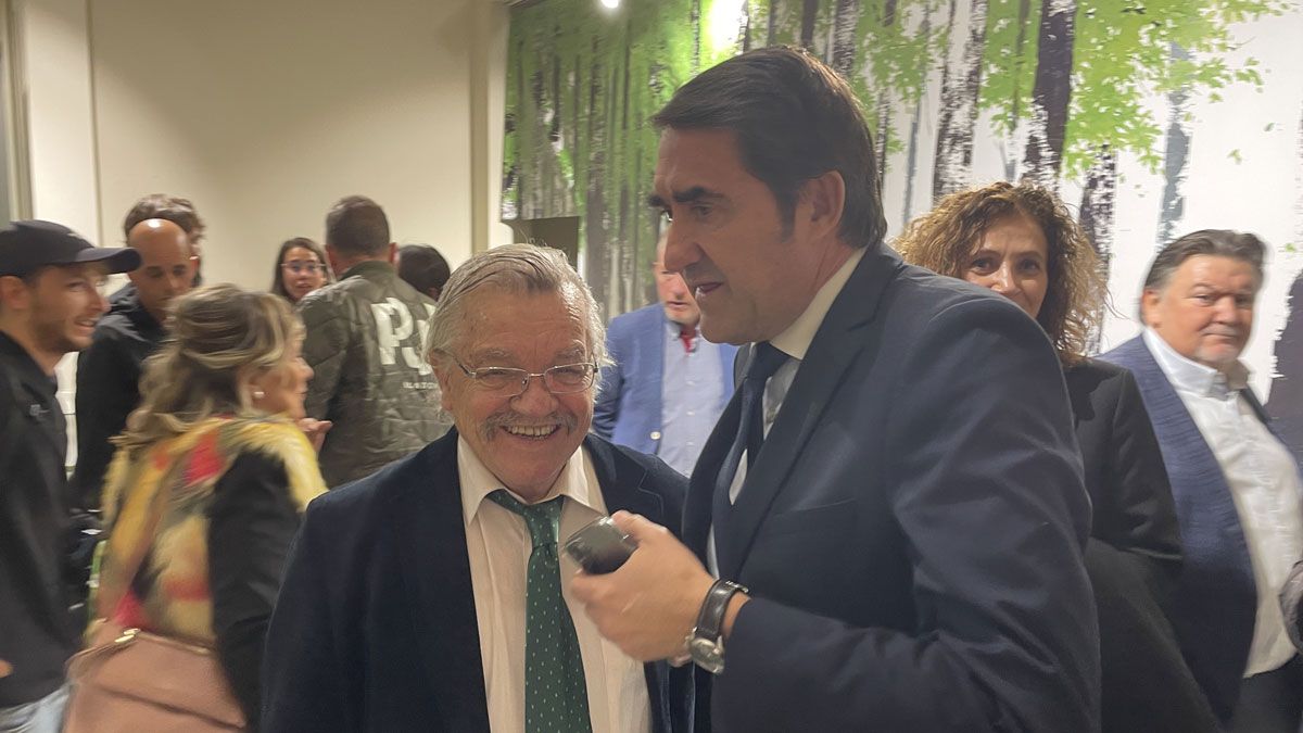 Carralero y Suárez-Quiñones durante la gala del III Premio 'C de Cultura'. | Javier Fernández