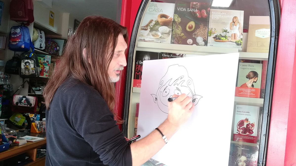 Lolo dibujando en uno de sus actos | L.N.C.