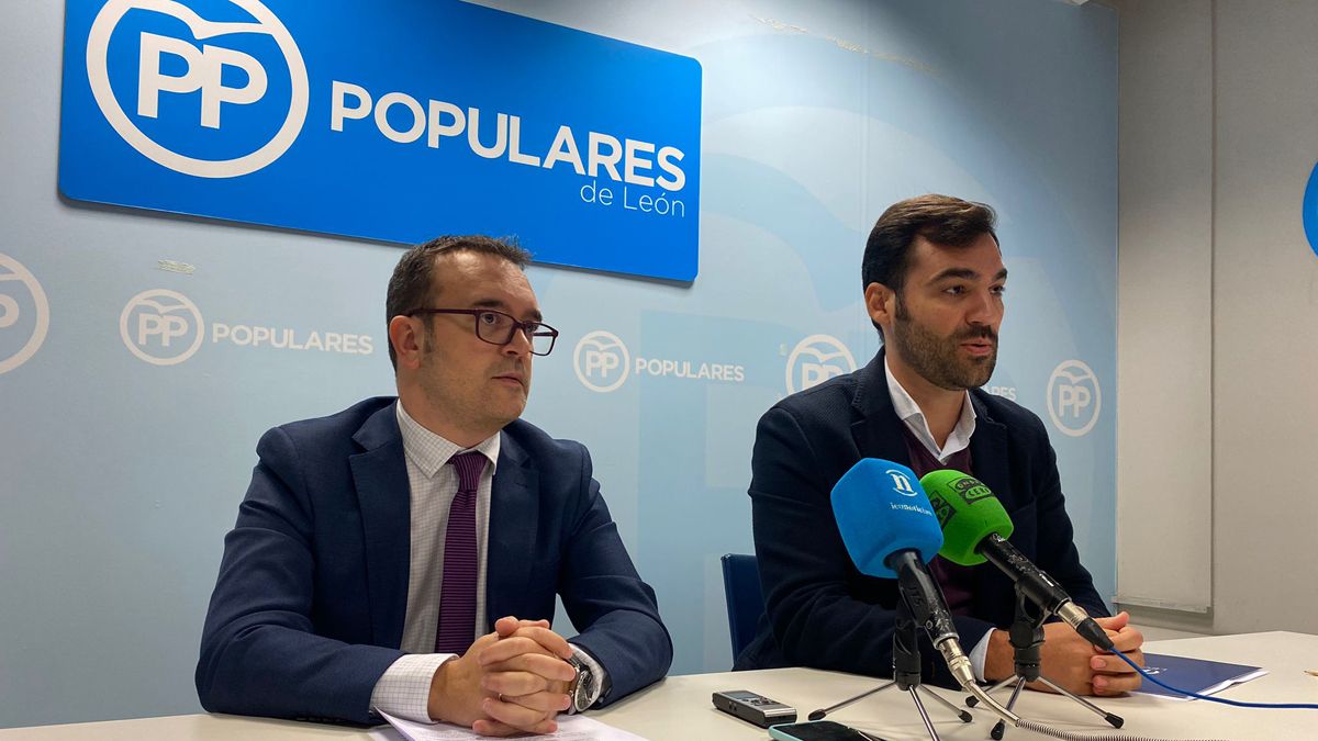Ricardo Gavilanes y David Fernández, procuradores del PP de León en las Cortes. | L.N.C.