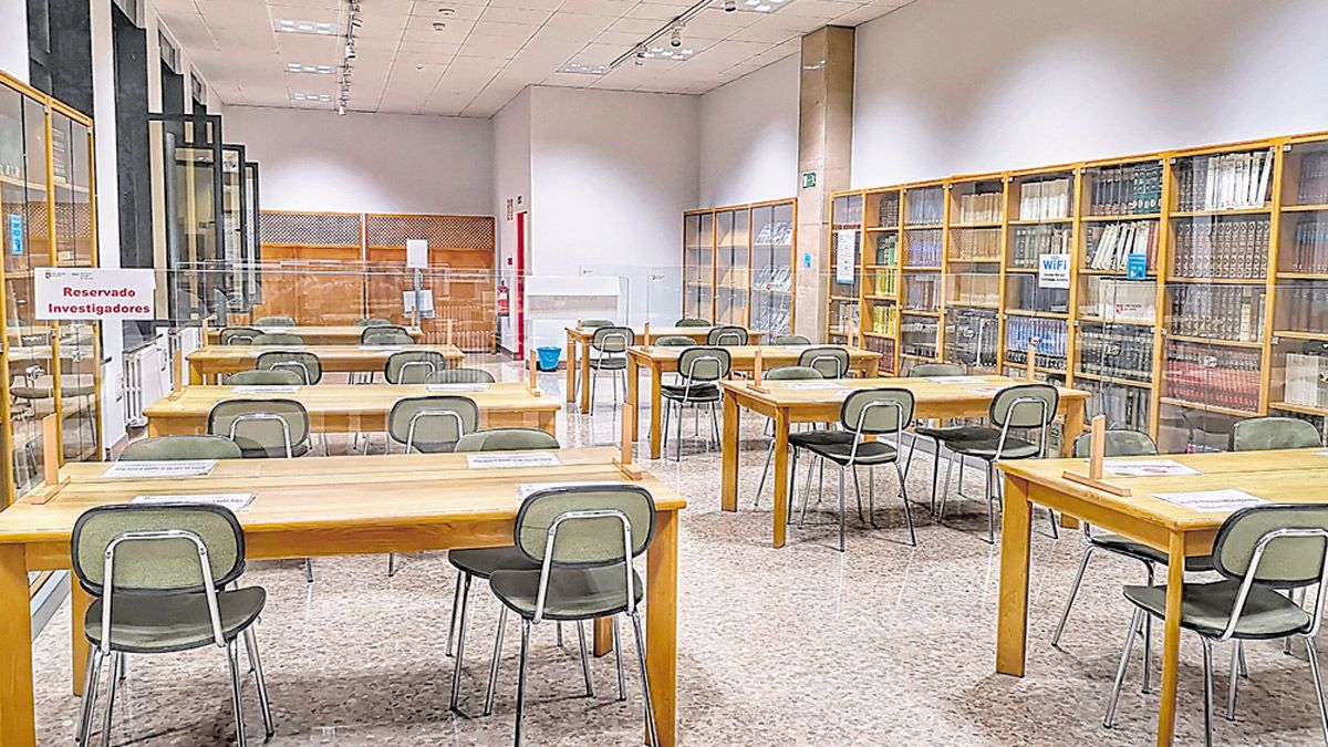 El histórico aspecto de la Biblioteca Leonesa pasará a ser historia para mostrar desde hoy su nueva y remodelada cara. | L.N.C.