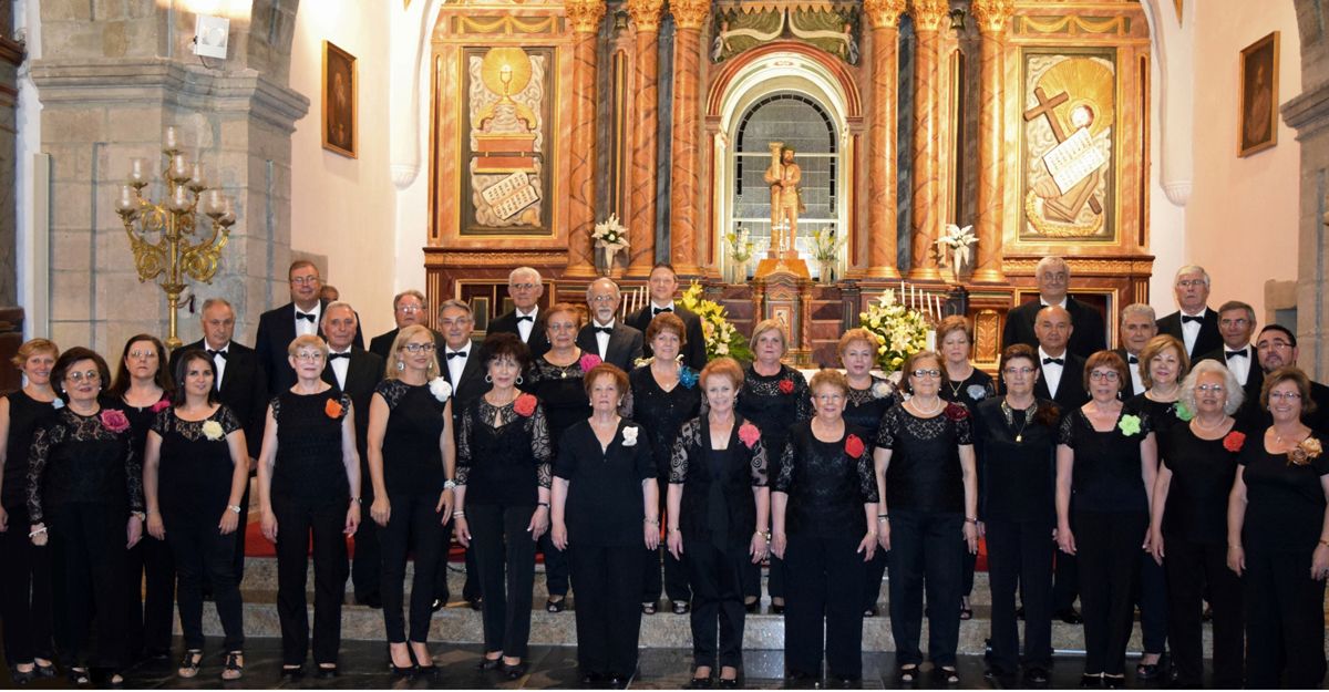 La composición de Voces del Bierzo, que ofrecerá el concierto el sábado 17 en la iglesia de San Andrés de Ponferrada