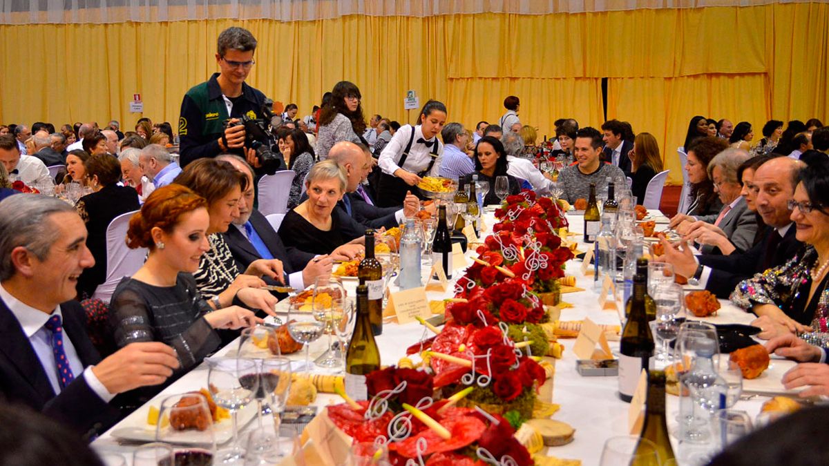 Imagen de archivo de una gala del Festival del Botillo de Bembibre. | L.N.C.