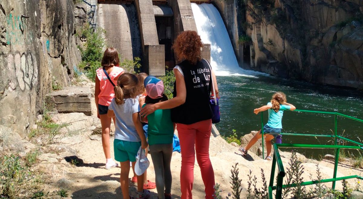 Visita a la Fuente del Azufre organizada por el Museo de la Energía.