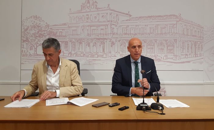 El concejal de Hacienda, Carmelo Alonso Sutil, y el alcalde de León, José Antonio Diez. | L.N.C.
