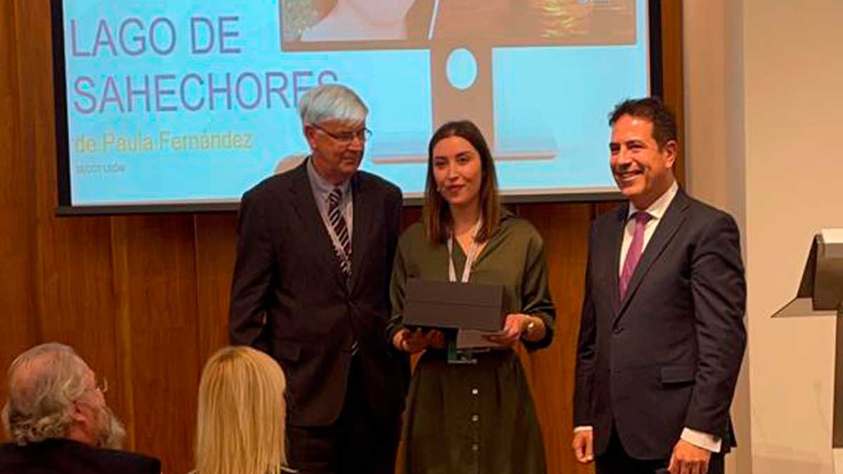 Paula Fernández durante la entrega de premios. | L.N.C.