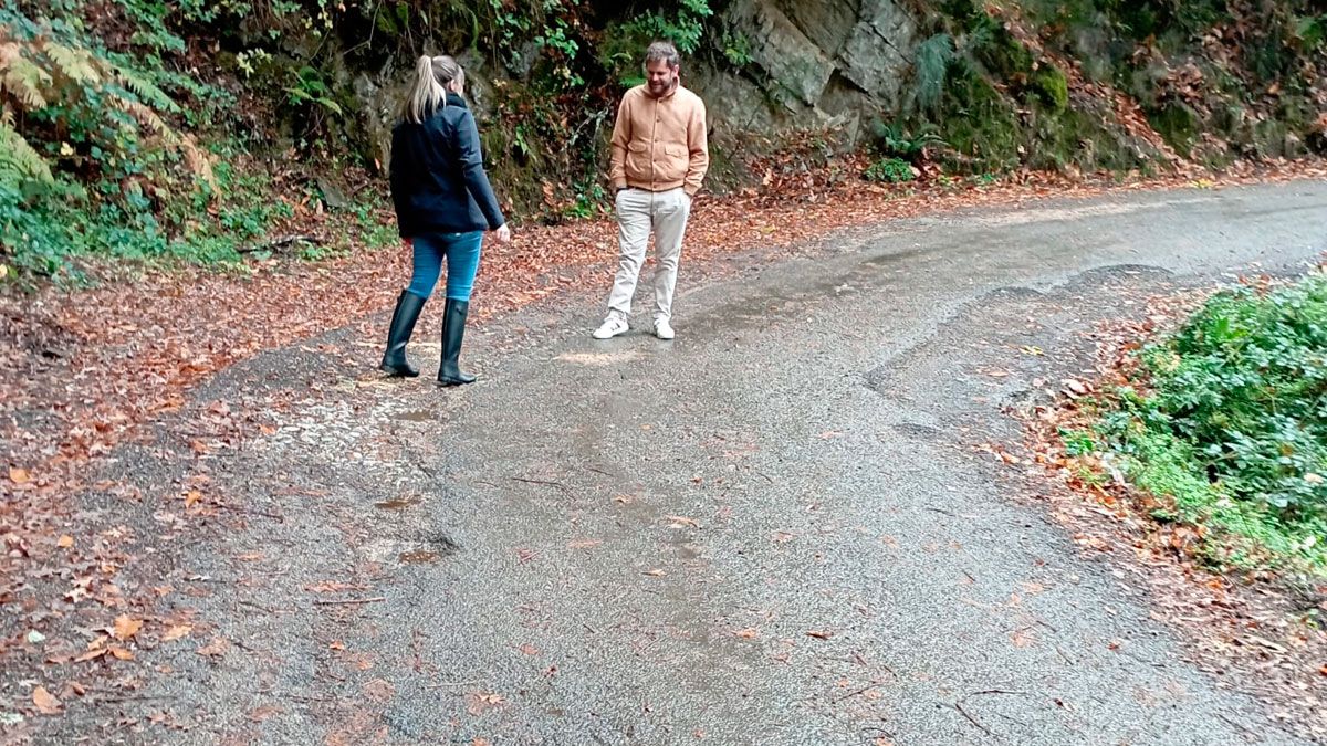 Una de las curvas de la carretera del trazado a Burbia. Una de las curvas de la carretera del trazado a Burbia.