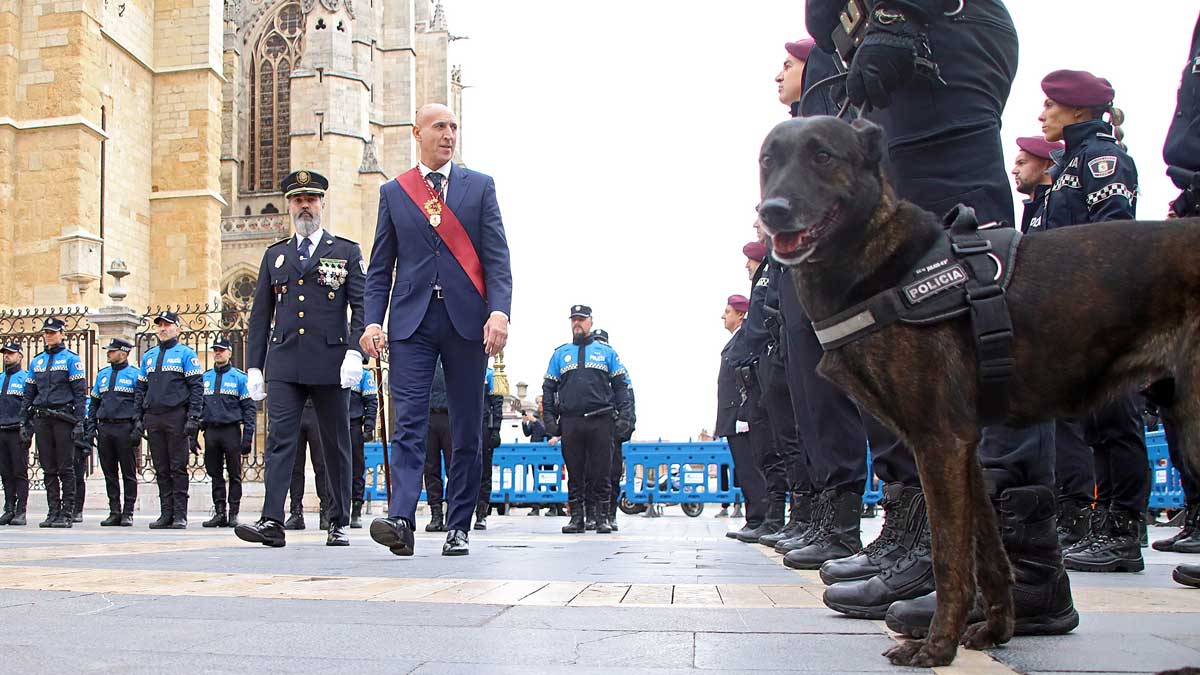 san-marcelo-policia-local-medallas-28102022.jpg