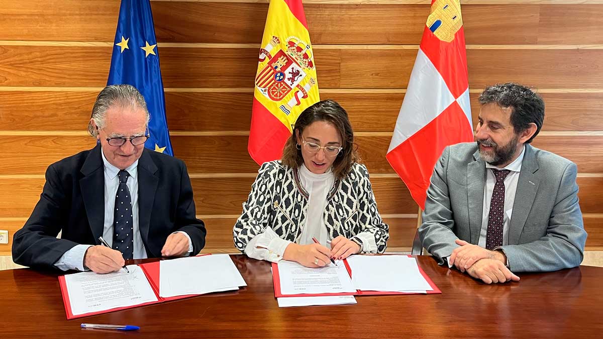 Firma del acuerdo de colaboración. | L.N.C.