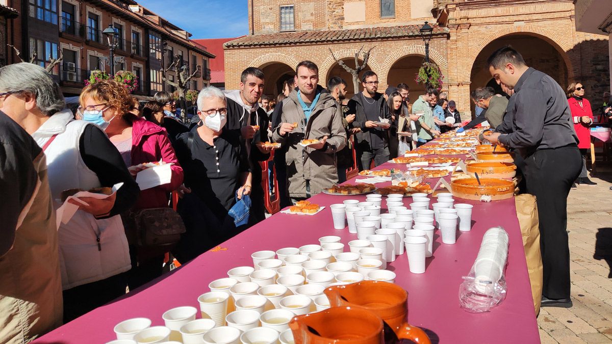 Las jornadas de degustación de la Tapa de Ajo tuvieron este domingo una gran acogida. | A. R.