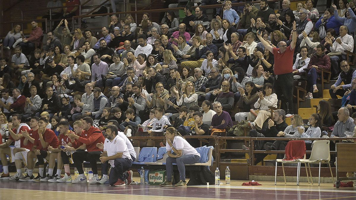 El público respondió en el choque de la Cultural frente al Marín. | JESÚS F. SALVADORES El público respondió en el choque de la Cultural frente al Marín. | JESÚS F. SALVADORES