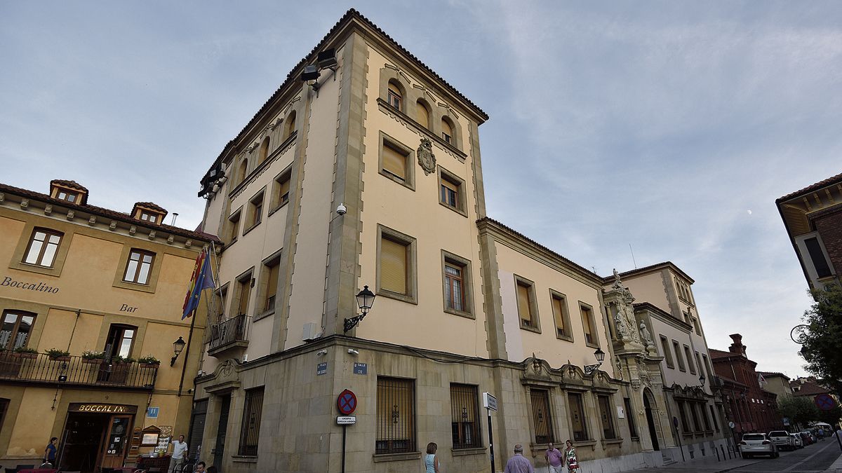 El juicio se ha iniciado en la Audiencia provincial de León. | SAUL ARES El juicio se ha iniciado en la Audiencia provincial de León. | SAUL ARES