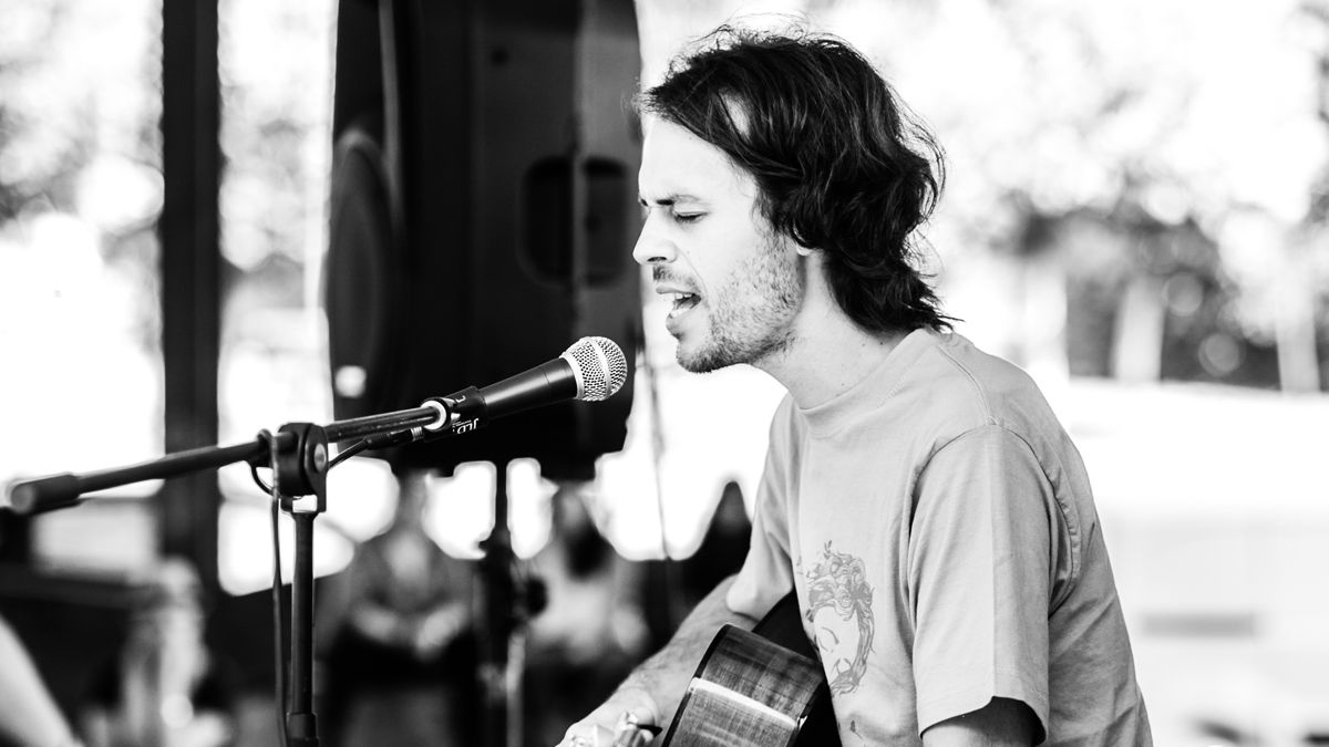 El cantante ponferradino, durante una de sus actuaciones en directo.