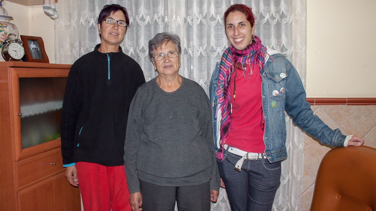 Isabel, Fidela y Sandra son tres generaciones de mujeres que han dedicado su vida al entorno rural. | T.G.