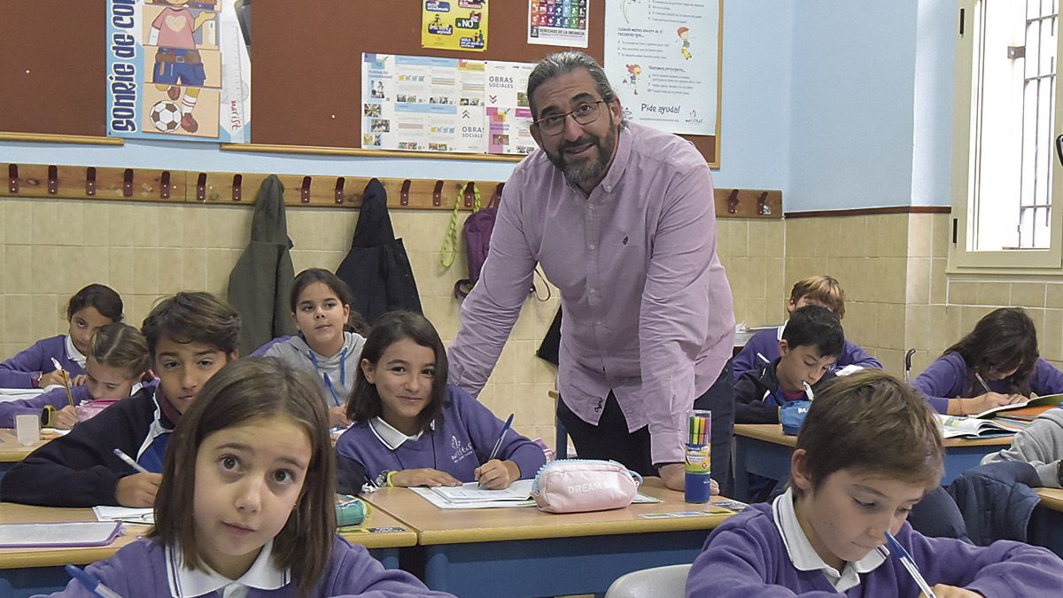 Una clase dirigida por Luis Gutiérrez, aspirante a mejor profesor de Primaria del todo el país. | SAÚL ARÉN Una clase dirigida por Luis Gutiérrez, aspirante a mejor profesor de Primaria del todo el país. | SAÚL ARÉN