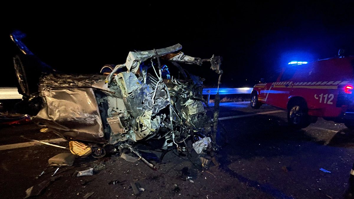 Estado en el que quedó el vehículo tras el accidente. | BOMBEROS AYTO. LEÓN