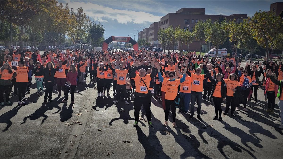 Foto grupal antes de la salida de la III Marcha Solidad por la Salud Mental en El Bierzo. | L.N.C.