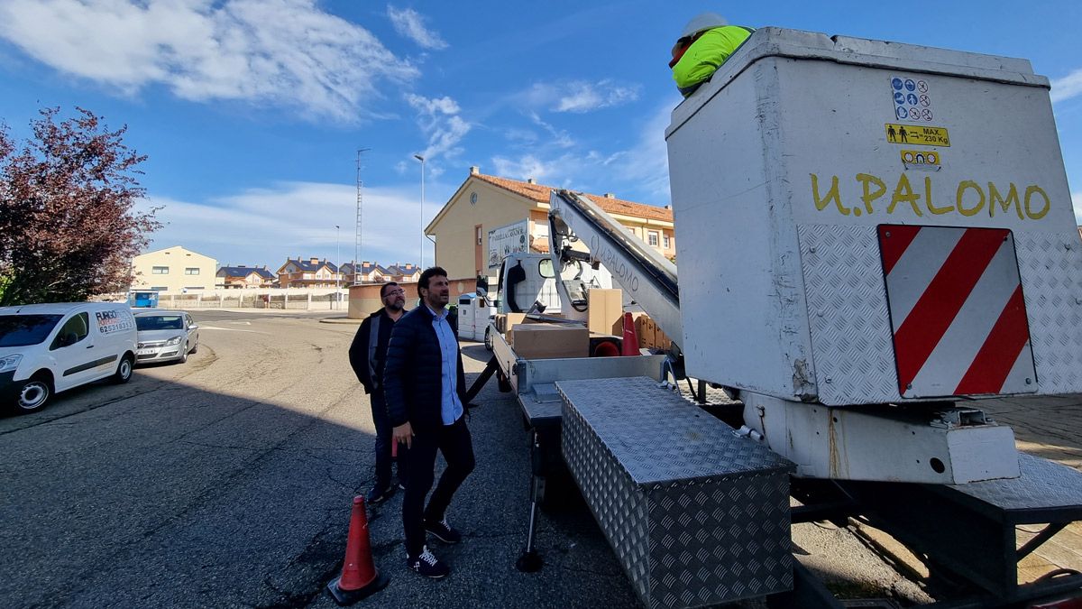 Manuel García y Manuel Rodríguez visitando las obras. | L.N.C.