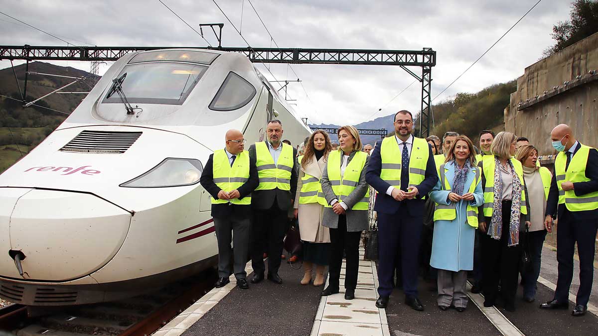 La ministra de Transportes ha visitado este miércoles la Variante de Pajares. | PEIO GARCÍA / ICAL