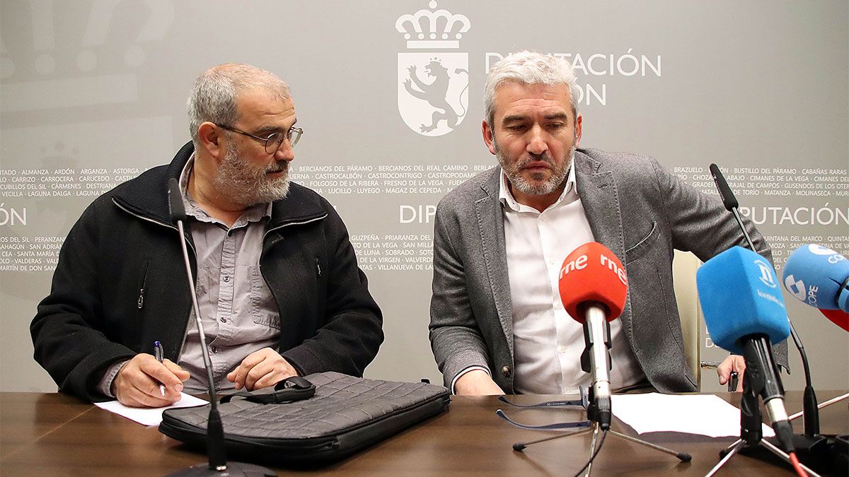 El presidente de la Asociación de la Mantequera Leonesa, Benedicto González (izquierda), y el diputado, Alider Presa. | ICAL El presidente de la Asociación de la Mantequera Leonesa, Benedicto González (izquierda), y el diputado, Alider Presa. | ICAL