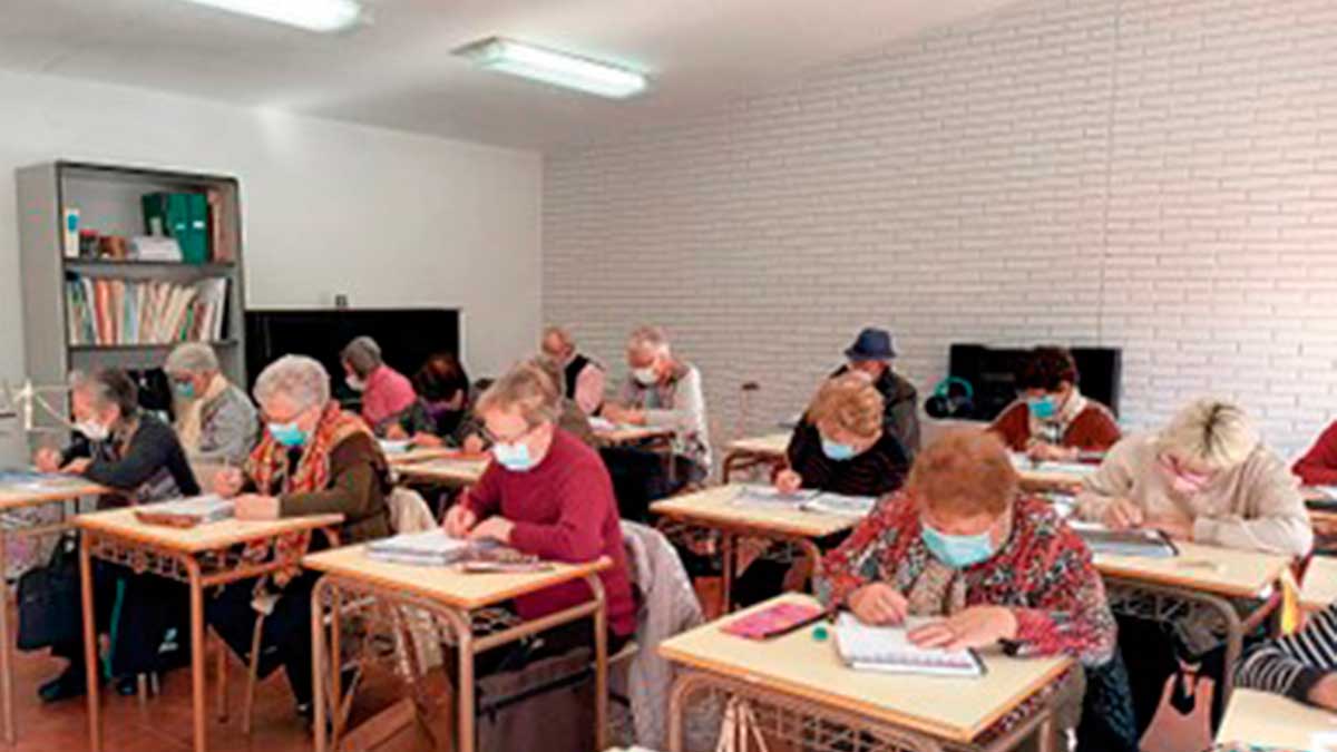 Un grupo de usuarios de una de las actividades de 'Vida activa'. | L.N.C. Un grupo de usuarios de una de las actividades de 'Vida activa'. | L.N.C.