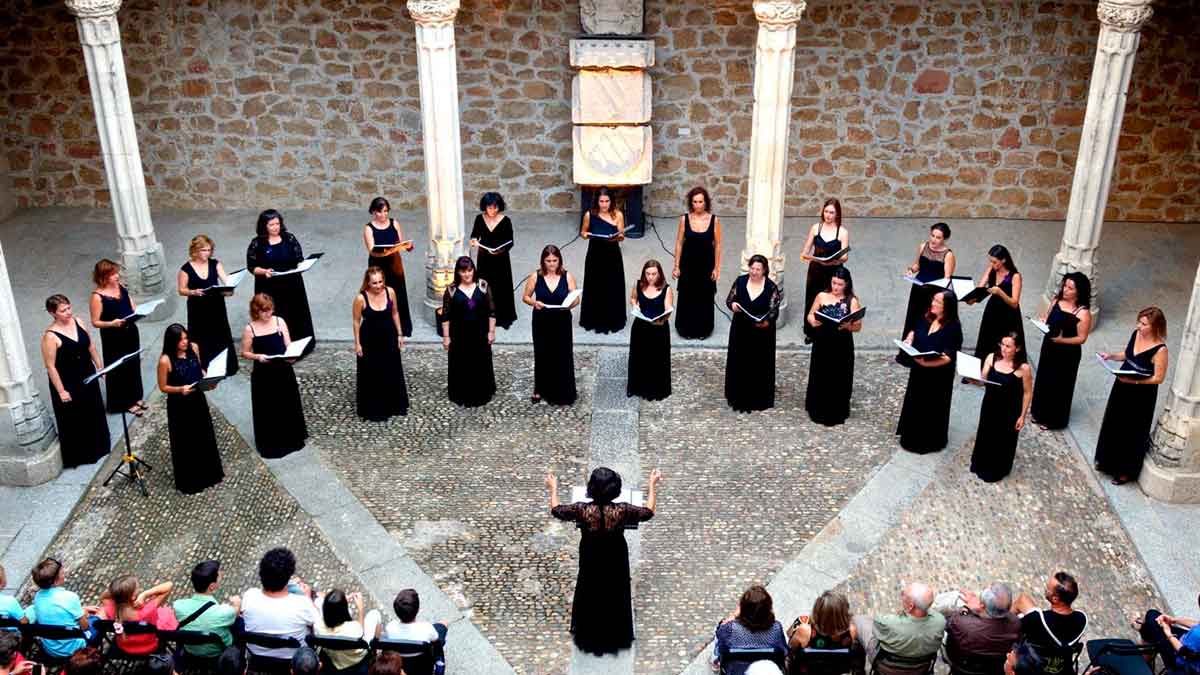 El grupo de voces iguales madrileño VokalArs en uno de sus conciertos. | L.N.C. El grupo de voces iguales madrileño VokalArs en uno de sus conciertos. | L.N.C.