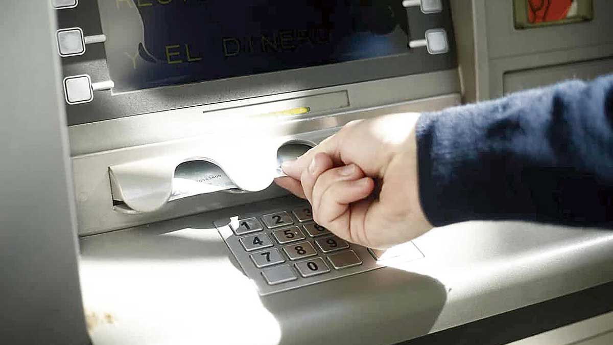 Con las tarjetas hicieron compras y pagos que cargaron a sus titulares. | E.P. Con las tarjetas hicieron compras y pagos que cargaron a sus titulares. | E.P.