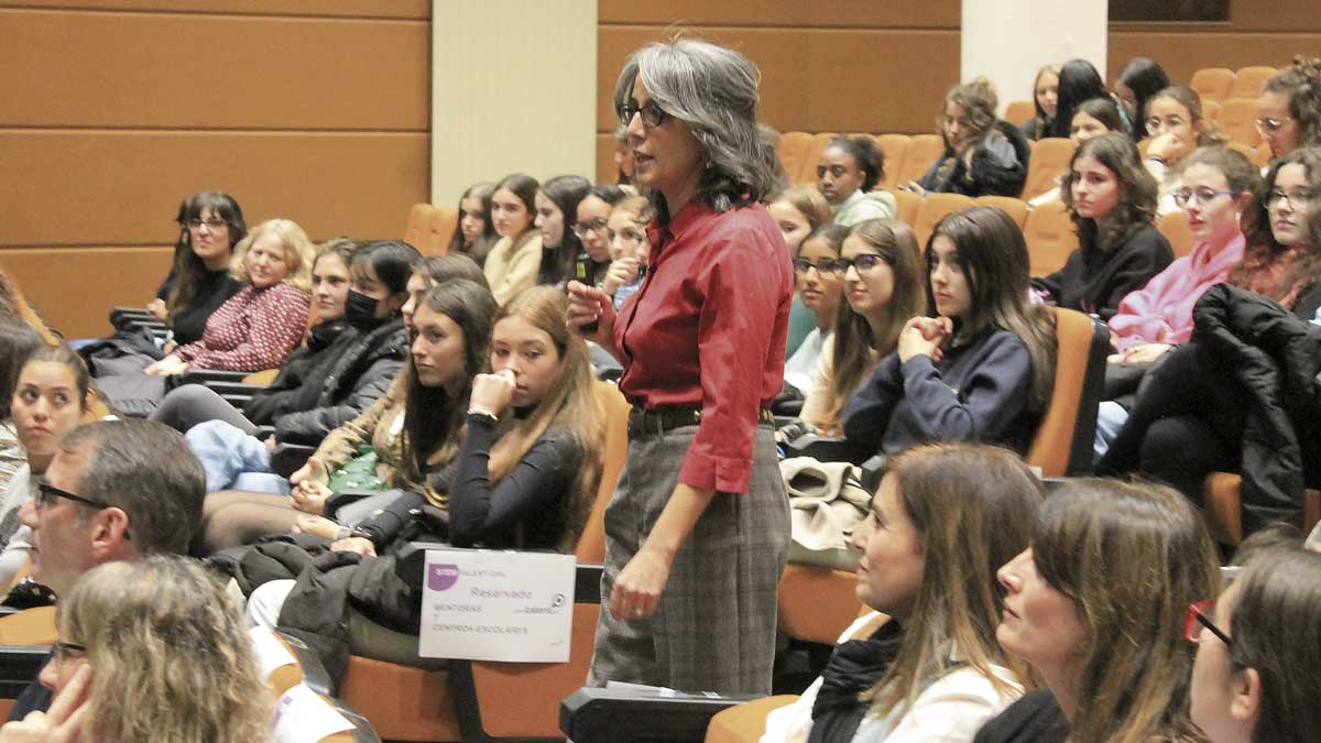 La apertura de la edición del Stem Talent Girl León por Laila El Qadi Cueto. | L.N.C.