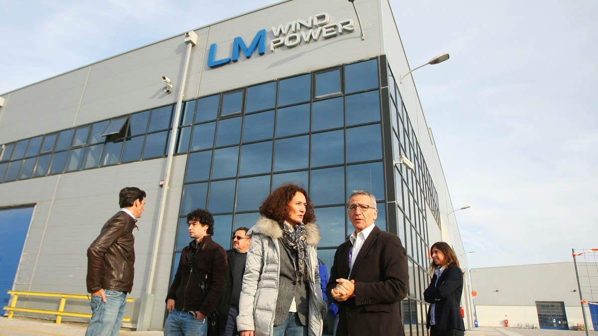 La alcaldesa de Ponferrada, Gloria Merayo, y el director de LM, Francisco Vega, en las instalaciones de Santo Tomás de las Ollas. | César Sánchez (Ical)