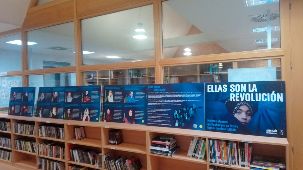 Muestra de las mujeres afganas que se puede ver en la biblioteca. | L.N.C.