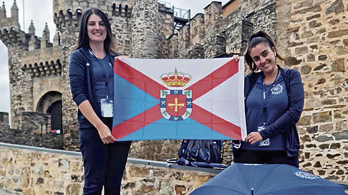 Guías Bierzo durante una de sus visitas guiadas al Castillo. | GUÍAS BIERZO